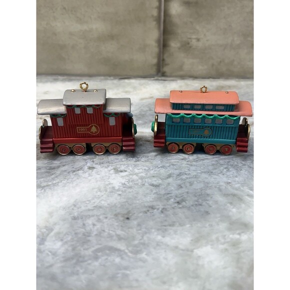 VTG Hallmark Keepsake Ornament 1991 Claus & Co. R.R. PASSENGER & CABOOSE Train - Picture 3 of 6